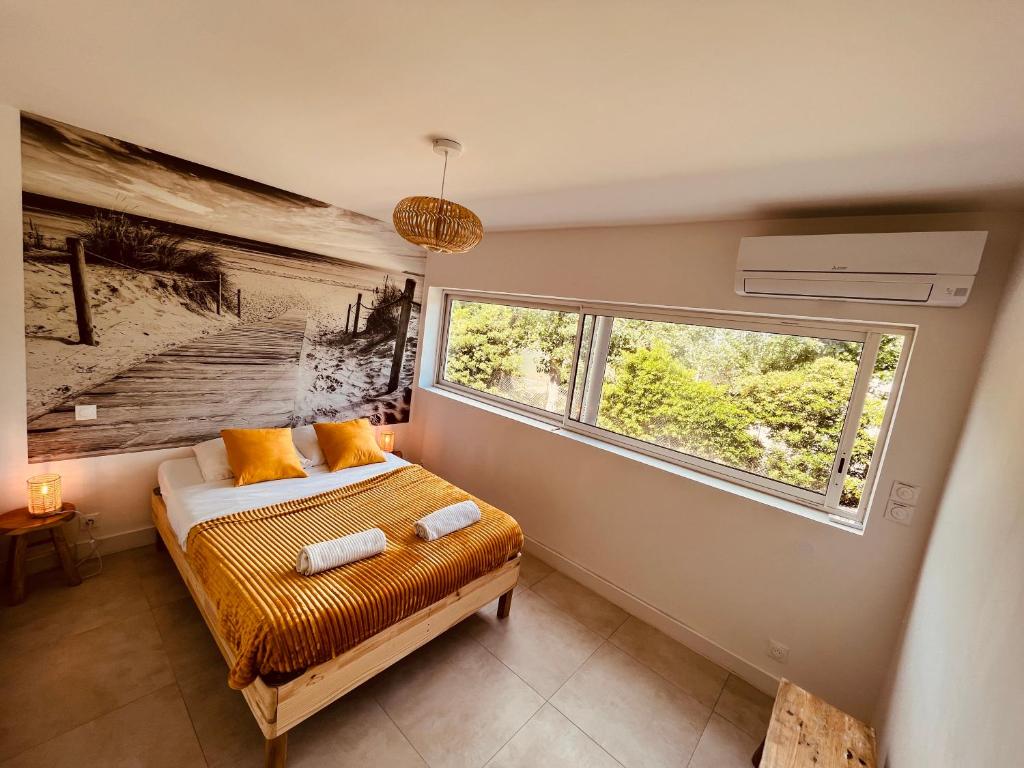 Een bed of bedden in een kamer bij PALAVAS Acces direct plage LM Sud