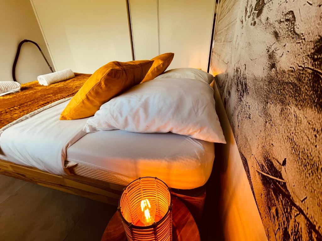 Een bed of bedden in een kamer bij PALAVAS Acces direct plage LM Sud