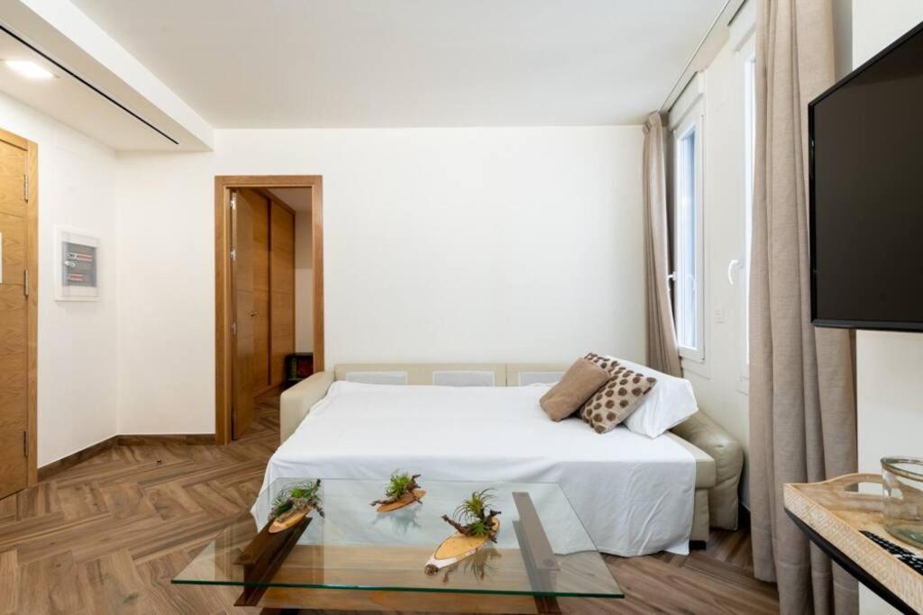 Łóżko lub łóżka w pokoju w obiekcie Murillo Fantastic apartment downtown Sevilla