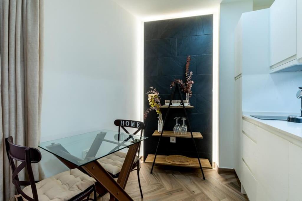 Kuchnia lub aneks kuchenny w obiekcie Murillo Fantastic apartment downtown Sevilla