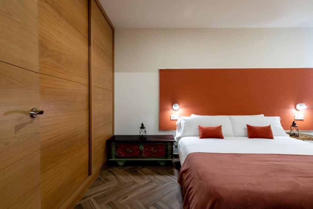 Łóżko lub łóżka w pokoju w obiekcie Murillo Fantastic apartment downtown Sevilla