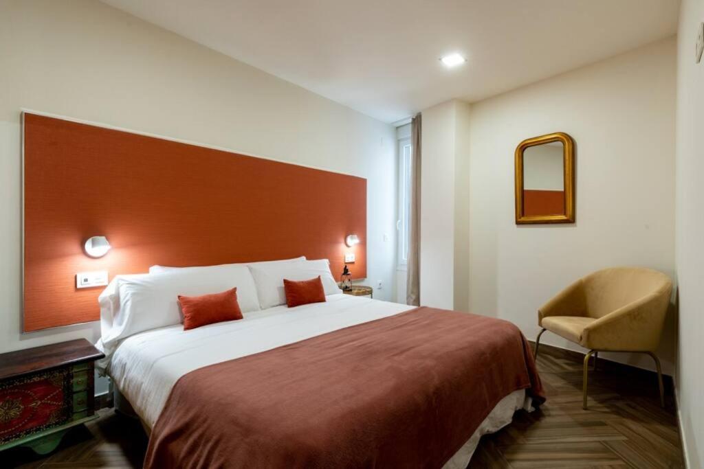 Łóżko lub łóżka w pokoju w obiekcie Murillo Fantastic apartment downtown Sevilla
