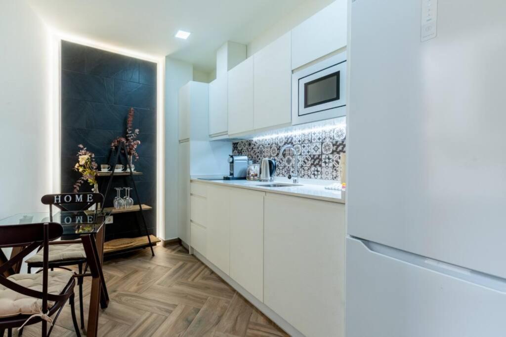 Kuchnia lub aneks kuchenny w obiekcie Murillo Fantastic apartment downtown Sevilla