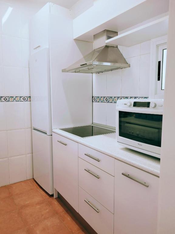 Kuchyňa alebo kuchynka v ubytovaní Casa a 400m de playa, 3 habitaciones, 2 baños y jardín