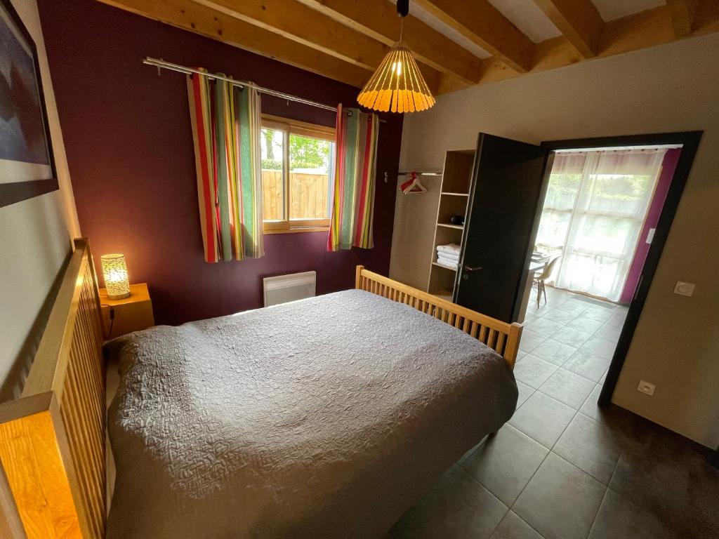 a bedroom with a large bed and a window at Appartement Plein Pied La Flèche in La Flèche