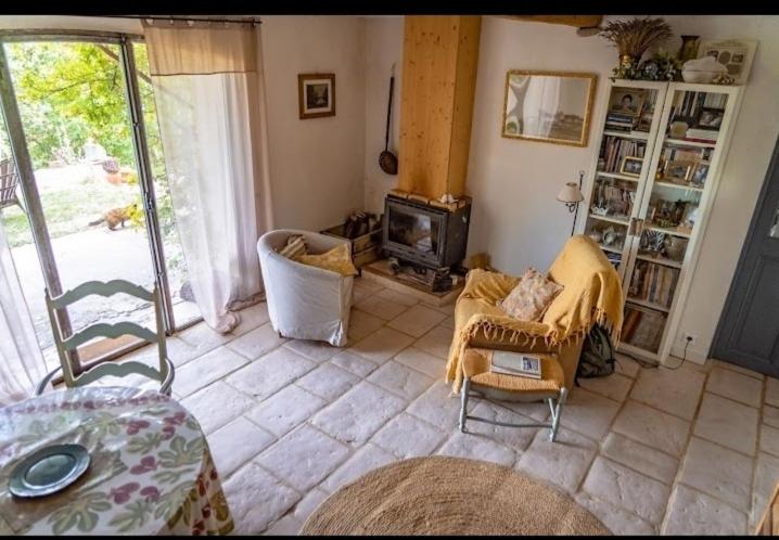 Posezení v ubytování Le Petit Fabre