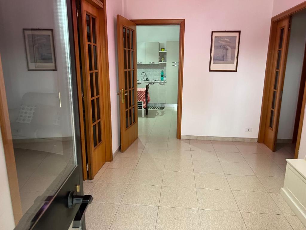 a hallway with two doors and a tile floor at La casa al mare in Policoro