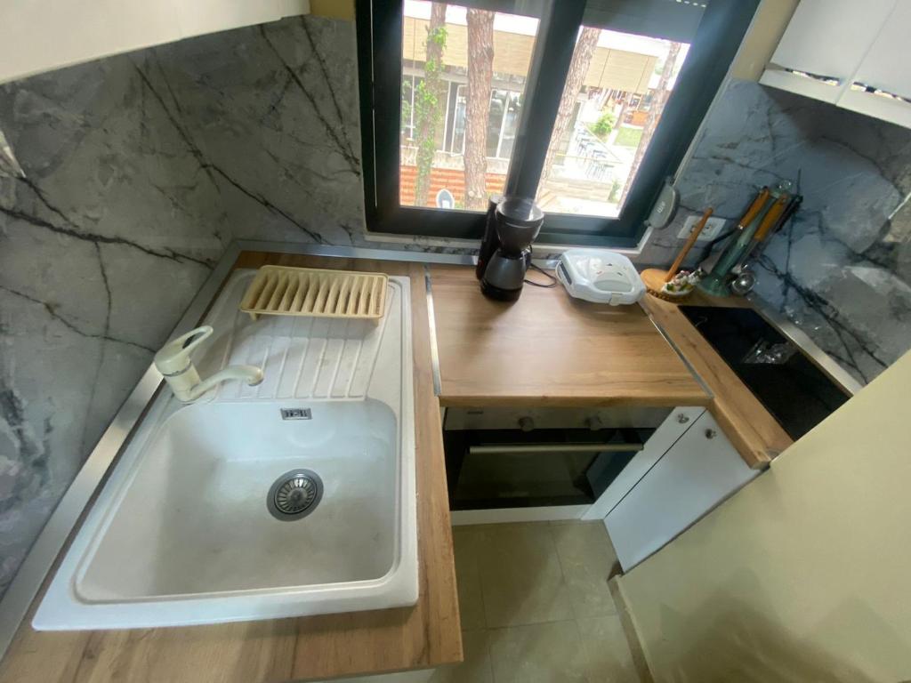 Rebi Beach Apartament - Imazhi 3
