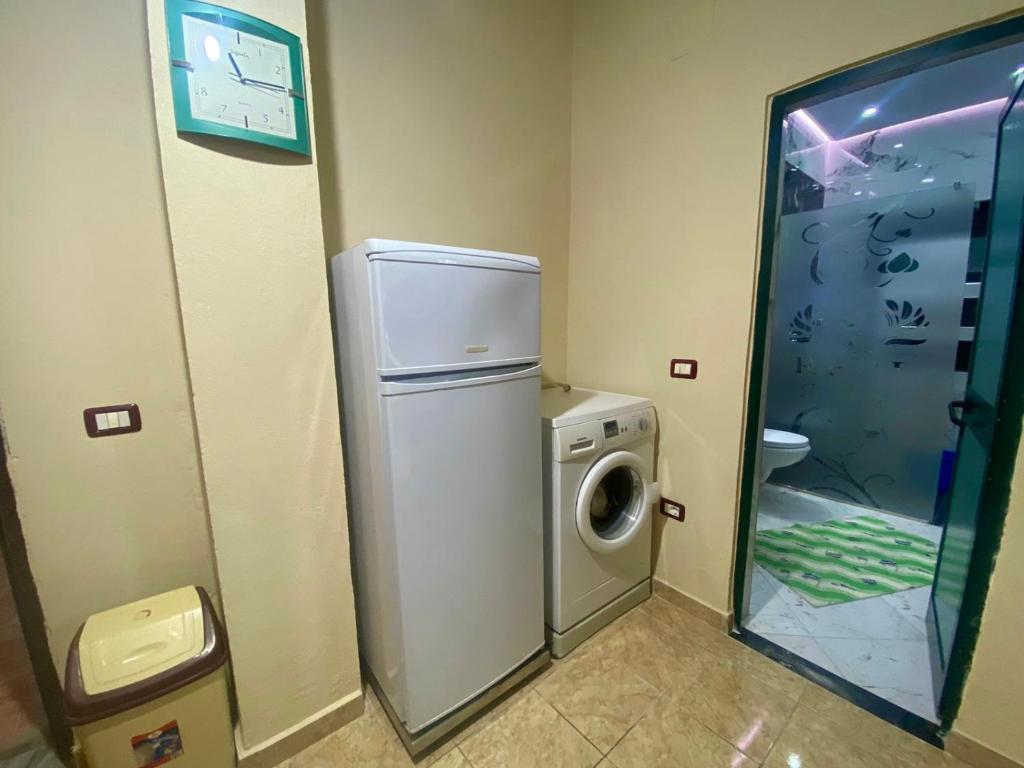 Rebi Beach Apartament - Imazhi 8