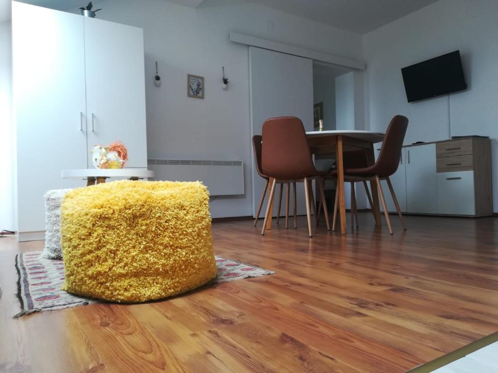 Televízia a/alebo spoločenská miestnosť v ubytovaní Hill apartman - MAKSIMIR Rebro