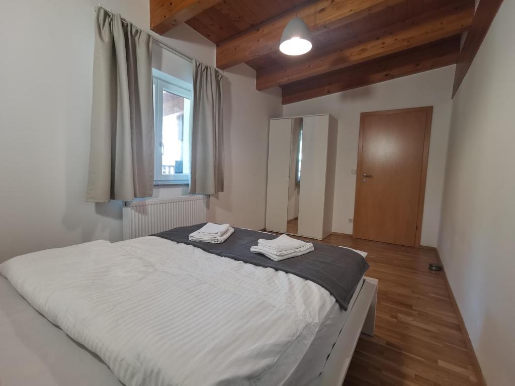 Postel nebo postele na pokoji v ubytování BeeHome Apartment