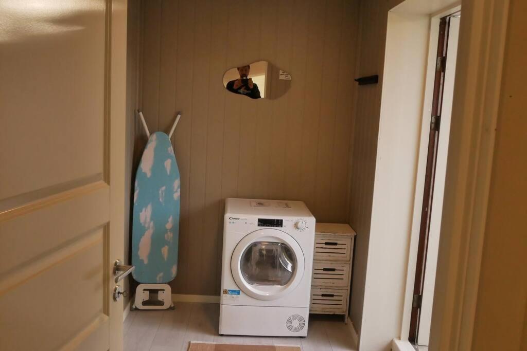 Fotografie z fotogalerie ubytování Nyrenovert leilighet med gratis parkering v destinaci Leknes