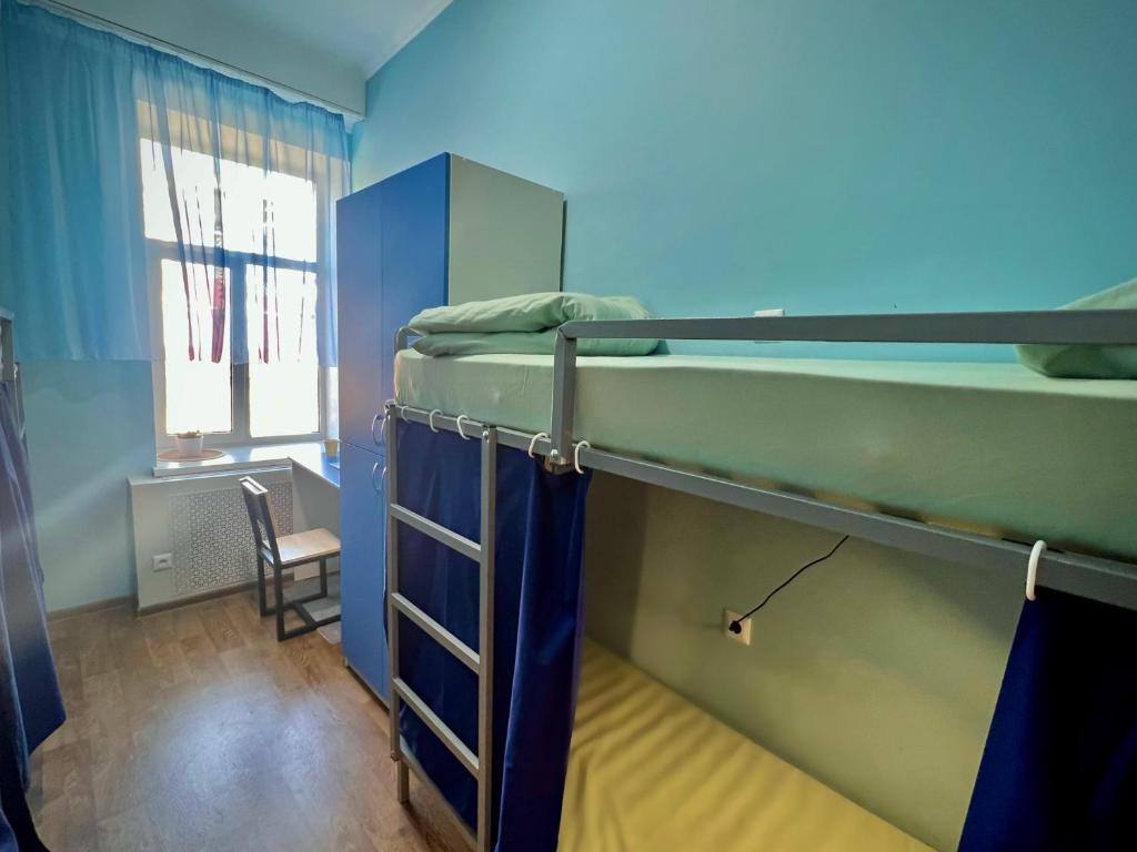 Letto o letti a castello in una camera di Hostel on Universytet