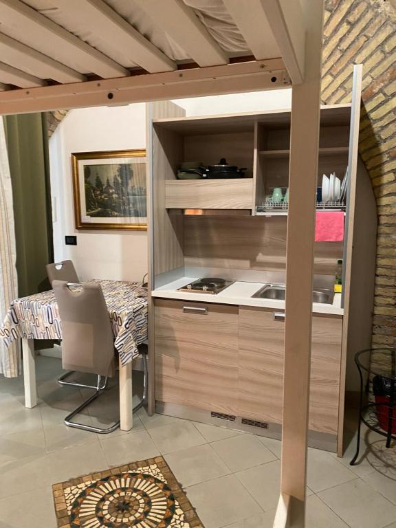 Kuchyňa alebo kuchynka v ubytovaní mini Apartment
