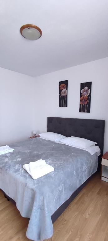 Posteľ alebo postele v izbe v ubytovaní Apartments Burazer