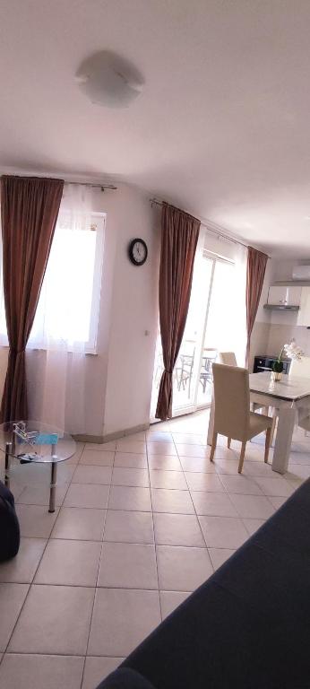 Posedenie v ubytovaní Apartments Burazer