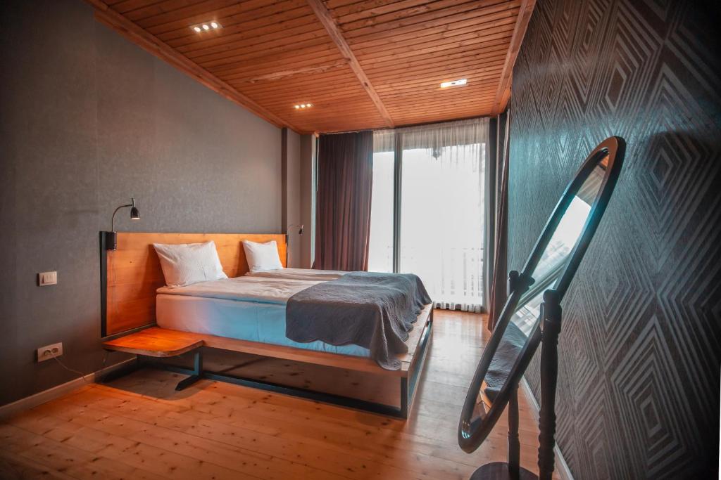 Llit o llits en una habitació de Vache Hotel