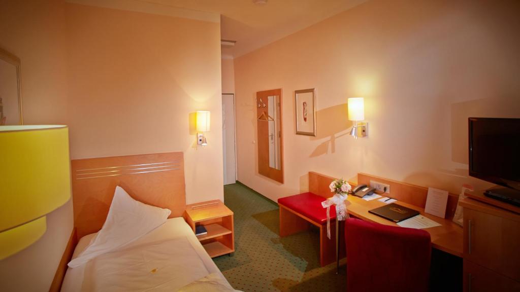 TV a/nebo společenská místnost v ubytování Hotel Kloster Hirsau