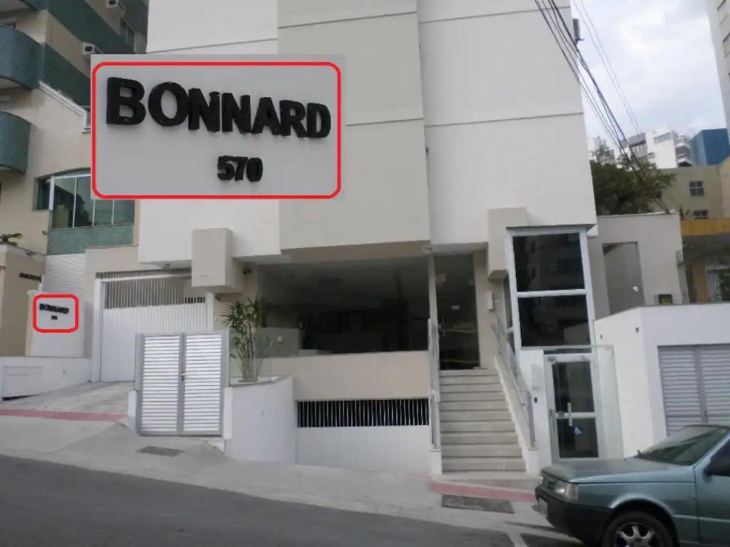 a sign that reads bombard in front of a building at Apto climatizado -garagem in Florianópolis