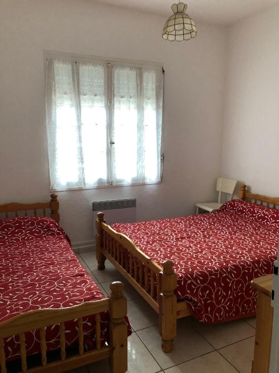 Postel nebo postele na pokoji v ubytování FRONT DE MER - T3 LEUCATE PLAGE