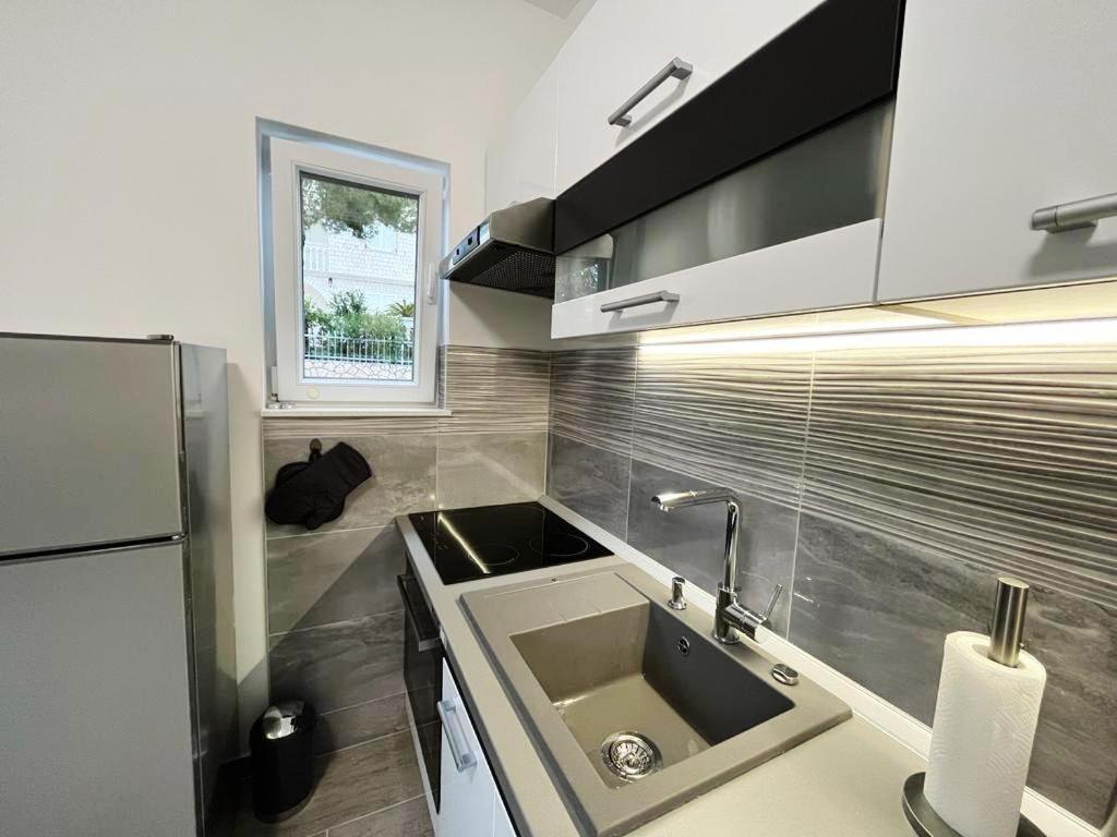 Kuchyňa alebo kuchynka v ubytovaní Apartments T&T
