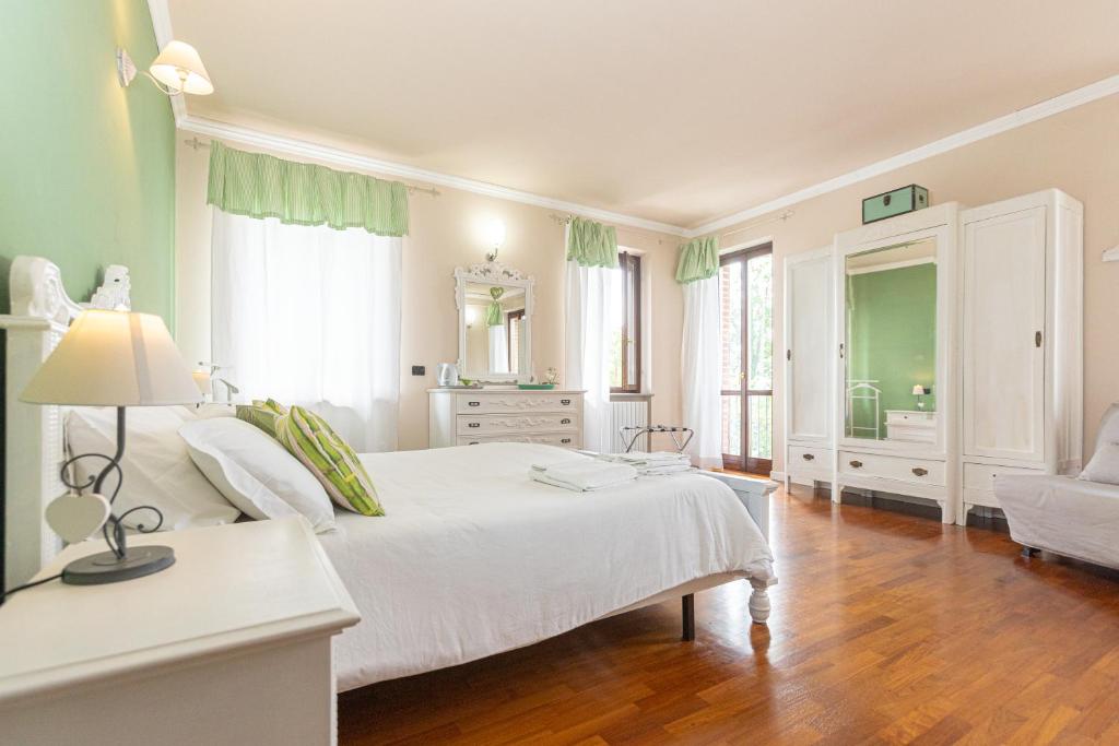 Postel nebo postele na pokoji v ubytování B&B esclusivo, nel cuore del Monferrato