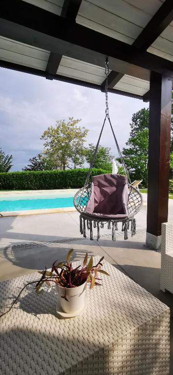 Bazén v ubytování B&B esclusivo, nel cuore del Monferrato nebo v jeho okolí