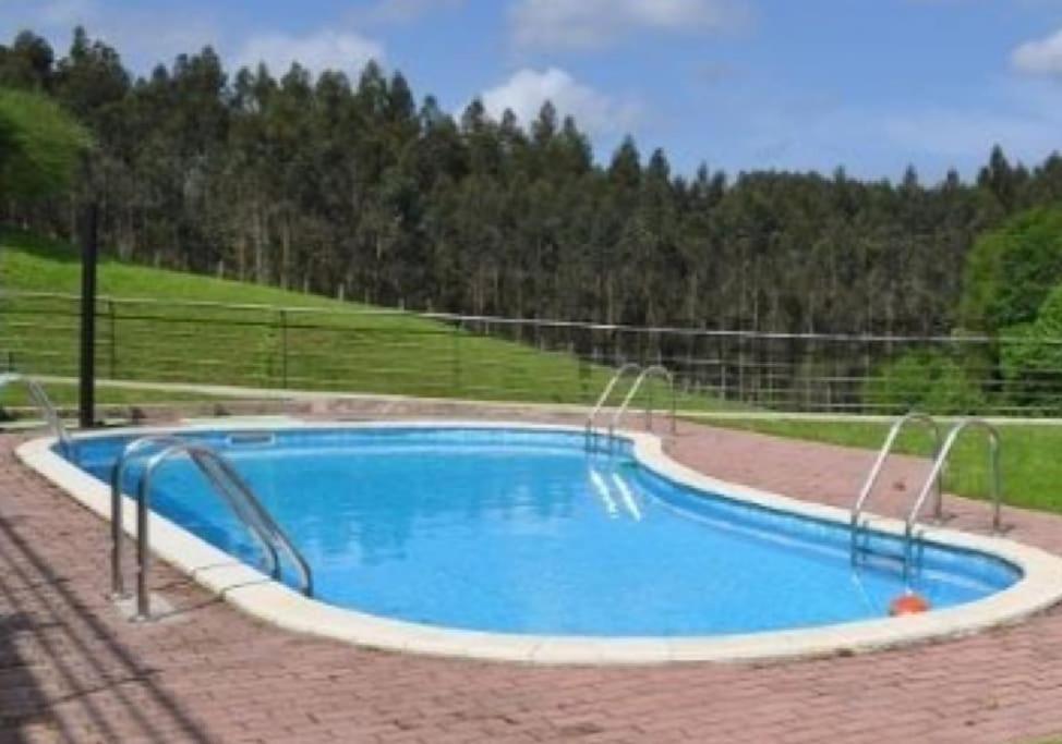 Bazén v ubytování Min 4 dias consultar findes larga estancia nebo v jeho okolí