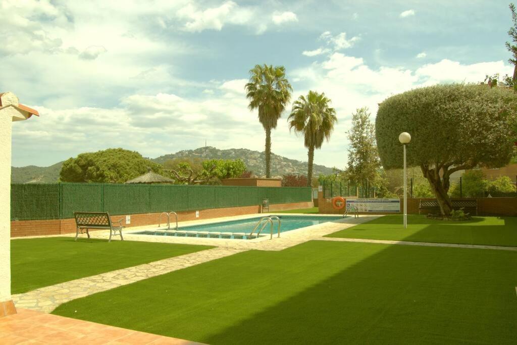 Bazén v ubytovaní Apartamento Costa Brava 22 alebo v jeho blízkosti