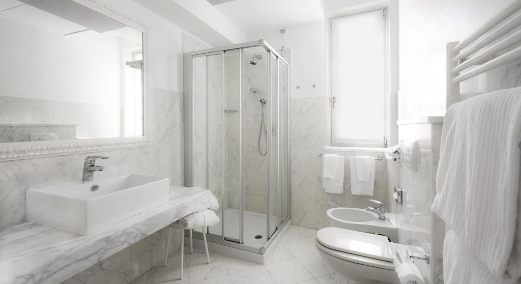 Koupelna v ubytování Hotel Cannero