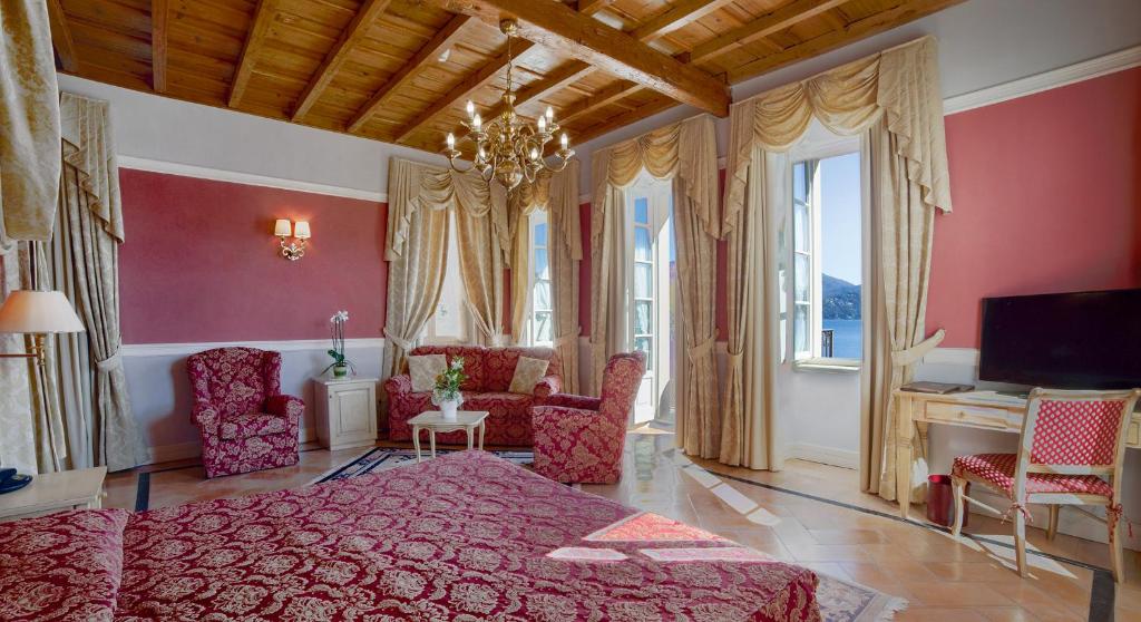TV a/nebo společenská místnost v ubytování Hotel Cannero