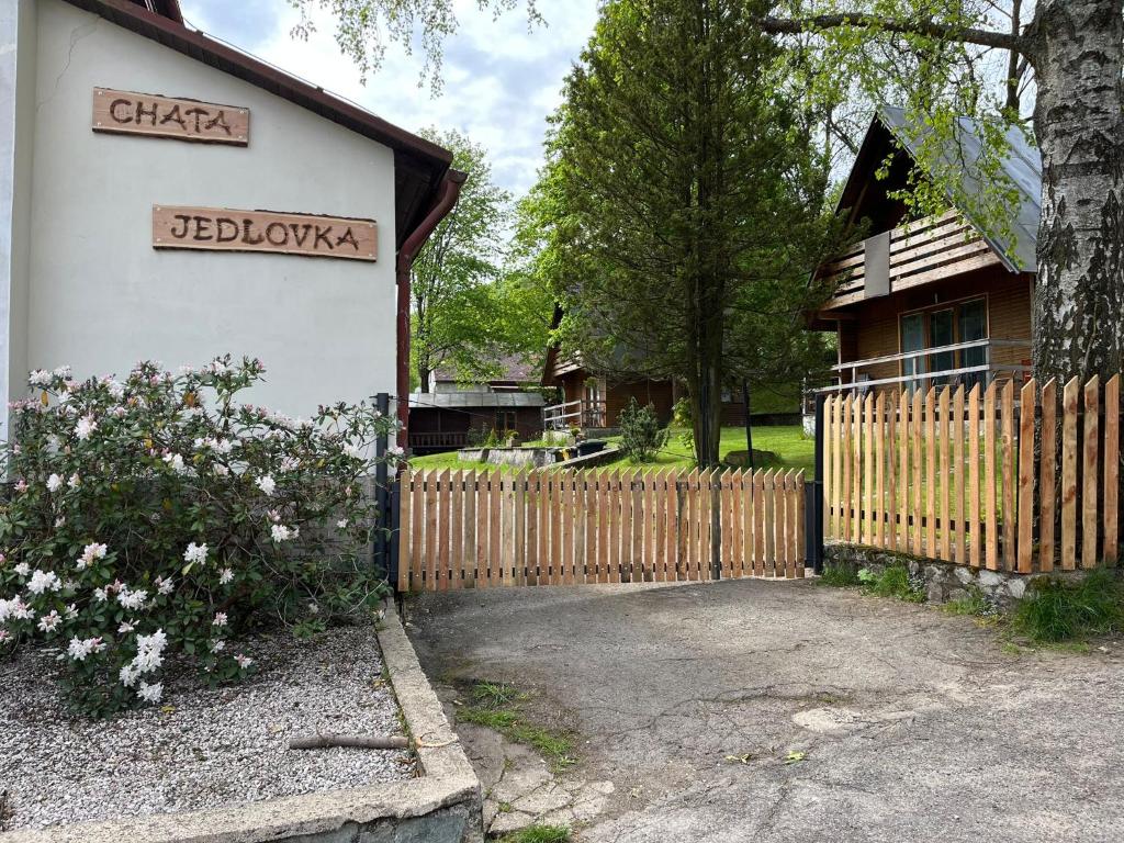 Budova, kde se prázdninový dům nachází