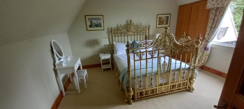 Postel nebo postele na pokoji v ubytování Ardsallagh Lodge