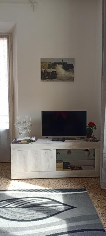 Televízia a/alebo spoločenská miestnosť v ubytovaní Casa Ilanfra - appartamenti Gabbiano, Farfalla e Stella Marina