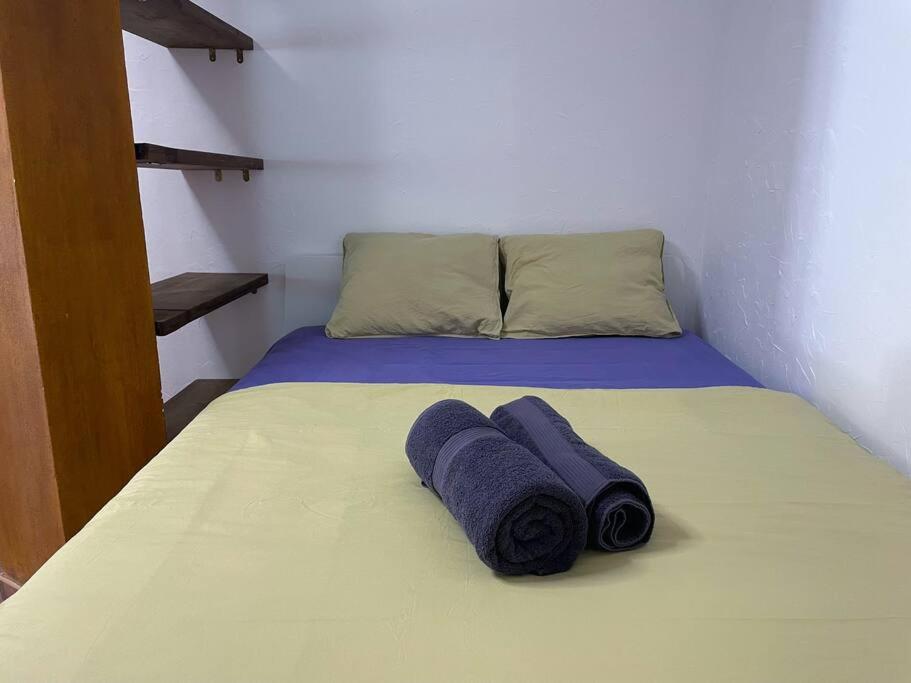 Postel nebo postele na pokoji v ubytování Cozy apartment with large terrace next to the pool