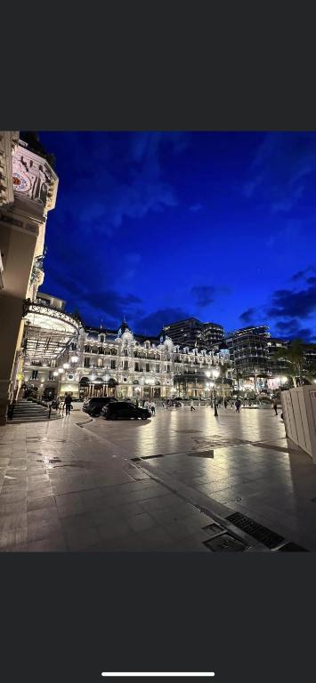 Fotografie z fotogalerie ubytování Superbe 2P vue mer, ensoleillé, piscine v destinaci Roquebrune-Cap-Martin