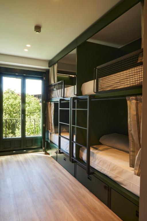 Postel nebo postele na pokoji v ubytování LATROUPE Prado Hostel