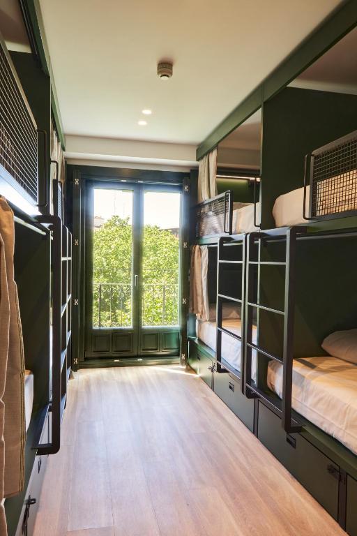 LATROUPE Prado - Bed In Slaapzaal Met 8 Bedden