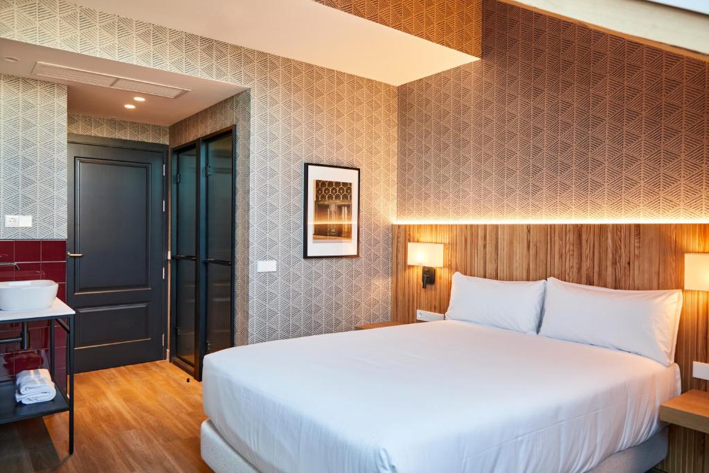 Postel nebo postele na pokoji v ubytování LATROUPE Prado Hostel