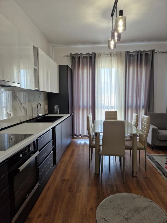 Luxury Apartment 10 - Image 4