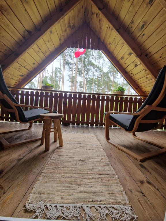 Balkón alebo terasa v ubytovaní Pod Czarnym Dzięciołem - dom z widokiem i prywatną balią