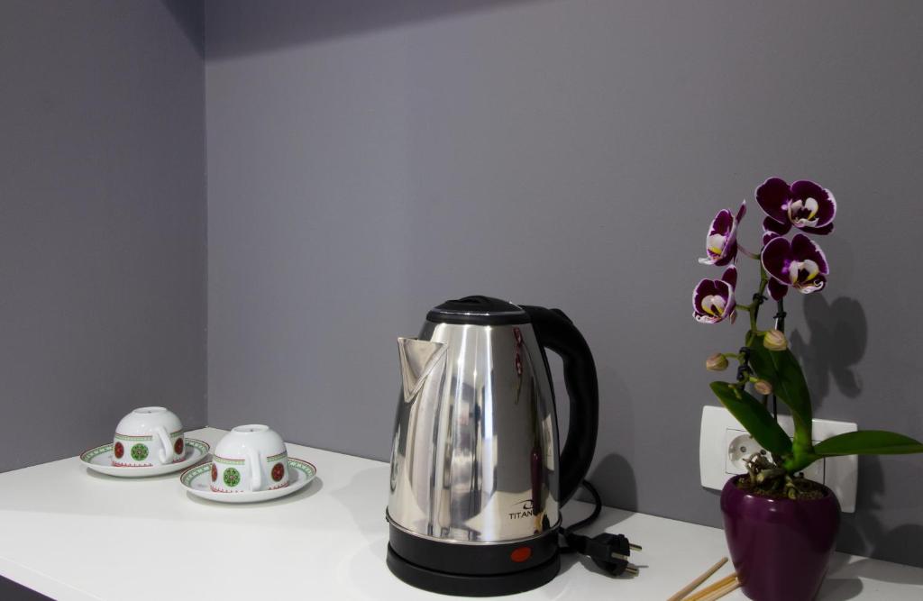 Příslušenství pro přípravu čaje a kávy v ubytování Split Urban Getaway double room