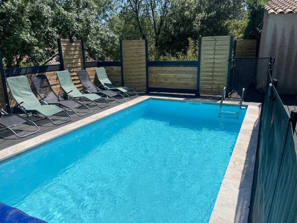 Bazen u objektu Villa 200m2, 3 suites, patio avec salle jeux, 1 piscine CHAUFFE DE DEBUT AVRIL A FIN OCTOBRE ili u blizini