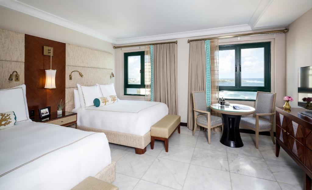 Postel nebo postele na pokoji v ubytování Condado Vanderbilt Hotel