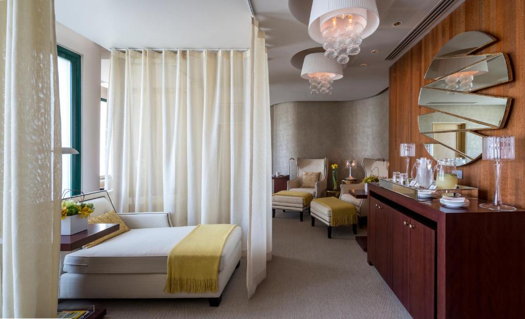 Postel nebo postele na pokoji v ubytování Condado Vanderbilt Hotel