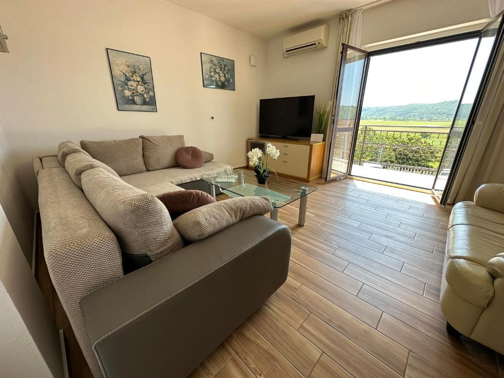 a living room with a couch and a television at Apartma Zonta in Sečovlje