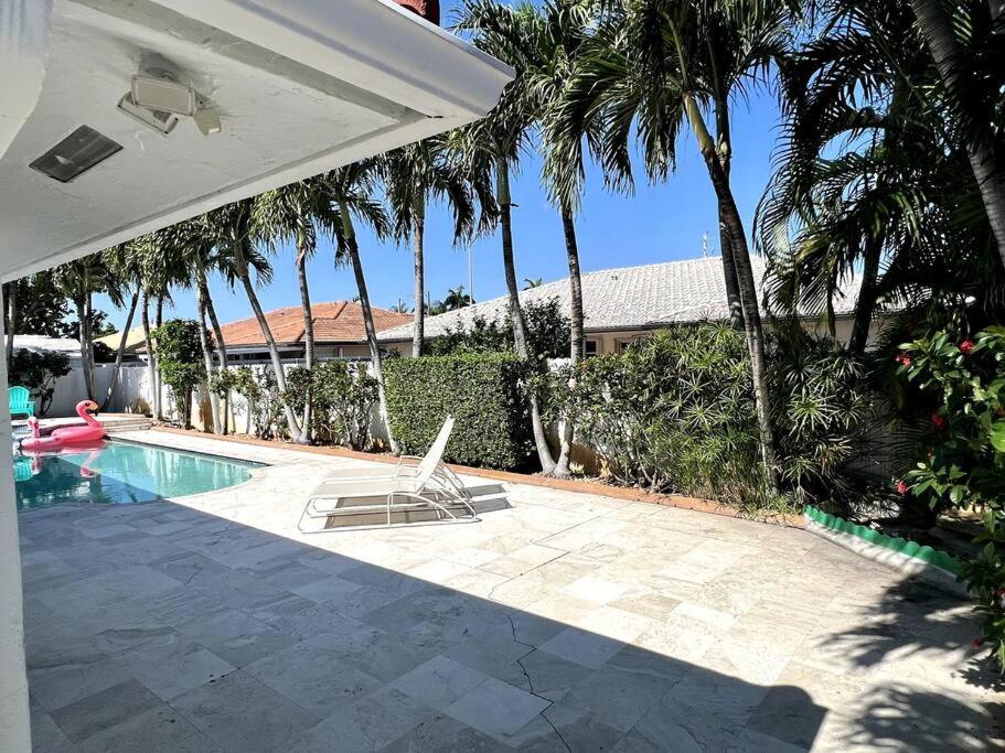 Bazén v ubytování Sunny Getaway: Relaxing Miami Home nebo v jeho okolí