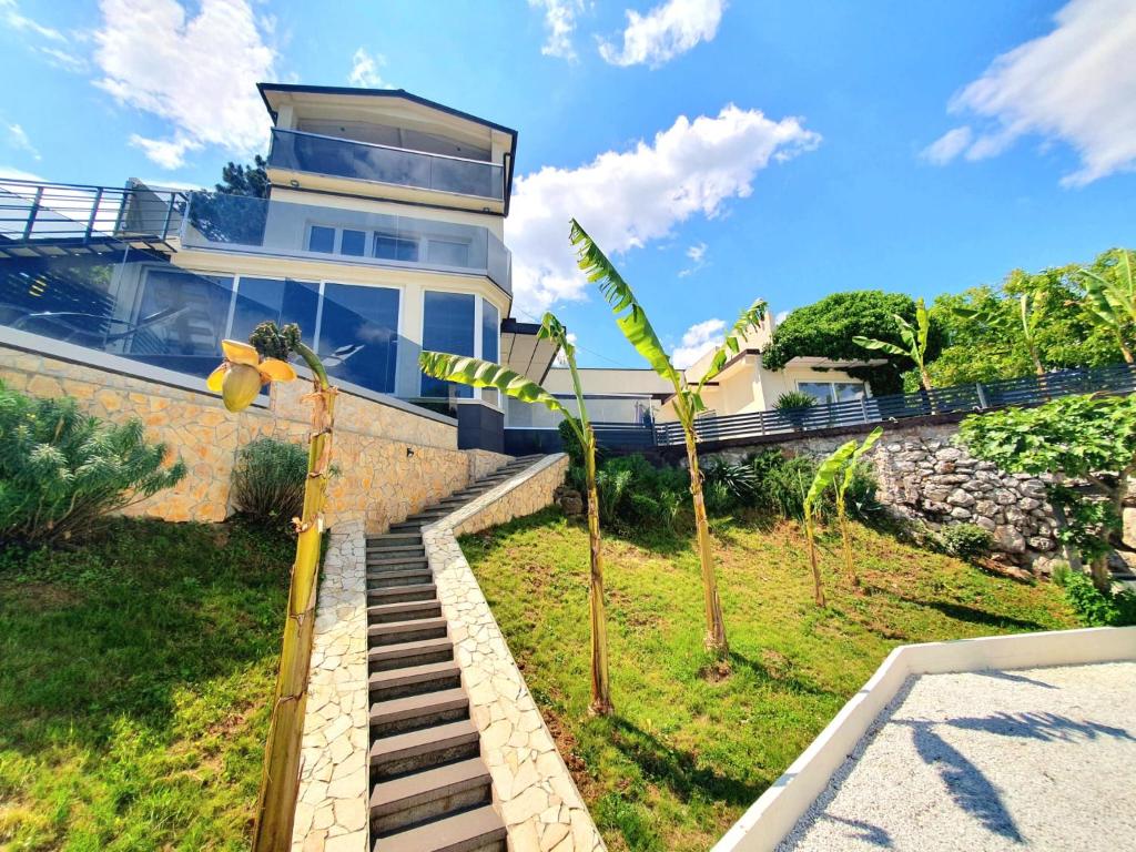 Penthouse Jacuzzi & Pool Luxury Apartments - 7