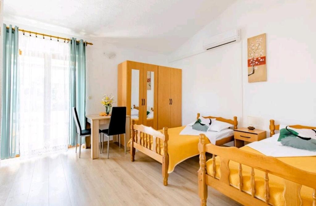 Posteľ alebo postele v izbe v ubytovaní Apartmani Račić