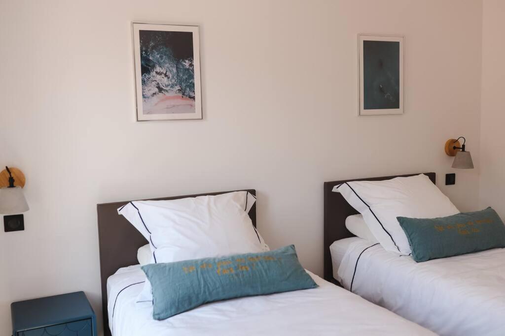 Postel nebo postele na pokoji v ubytování Villa luxe avec piscine et belle vue mer